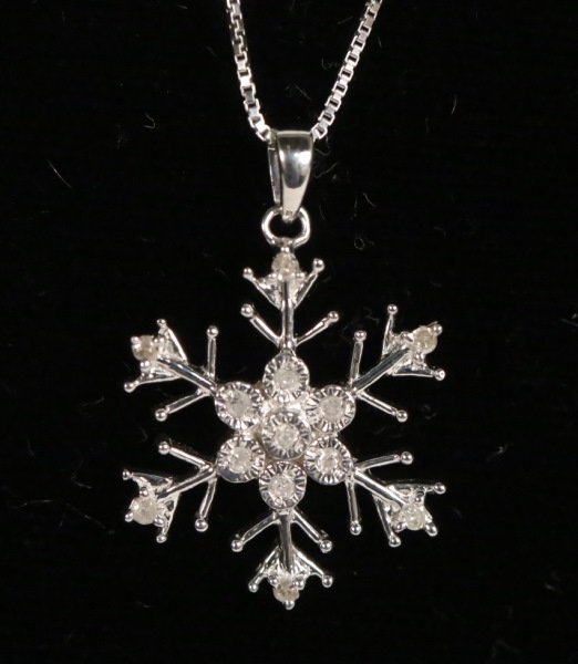 STERLING SILVER DIAMOND SNOWFLAKE PENDANT/NECKLACE (1 of 2)