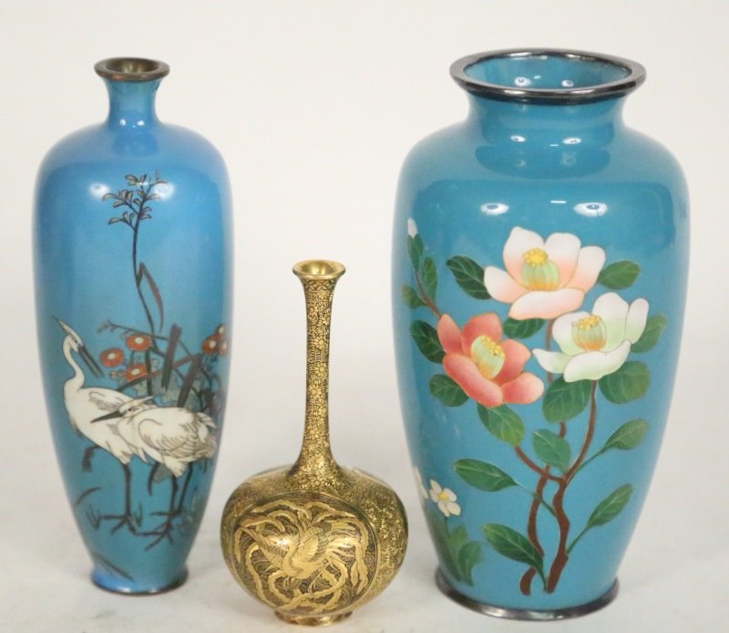 MIXED LOT OF THREE VINTAGE CHINESE CLOISONNE VASES (1 of 3)