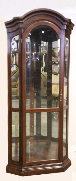 ILLUMINATED CORNER DISPLAY CABINET WITH SHELVES (1 of 5)