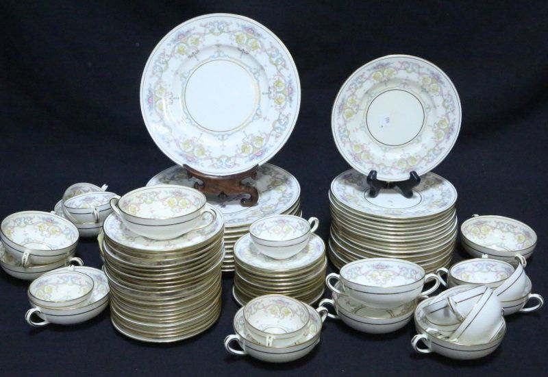 89 PIECE MINTONS CHINA SET (1 of 4)