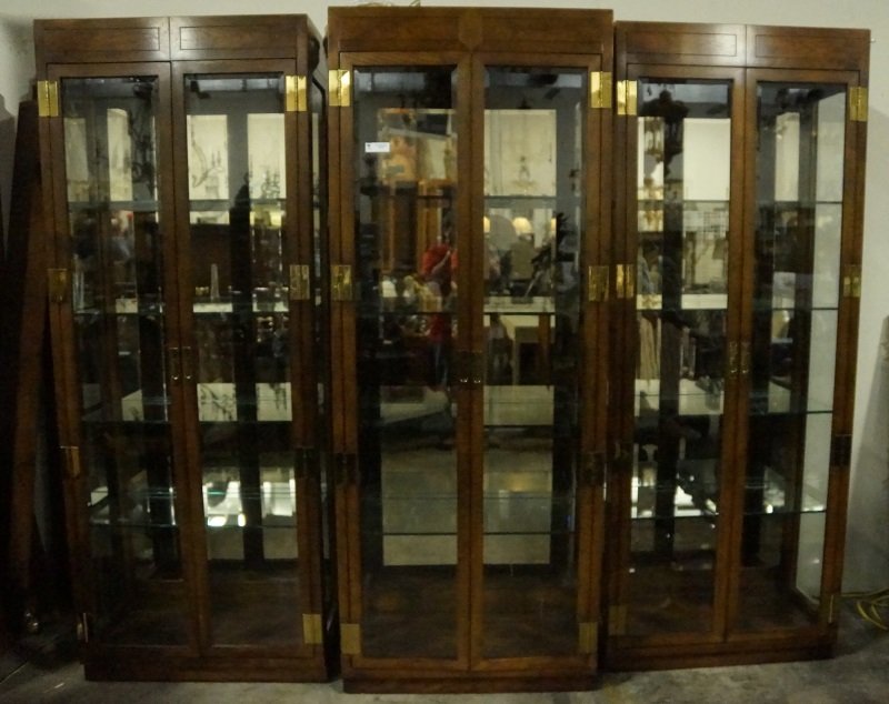LOT OF THREE DISPLAY CABINETS (1 of 6)