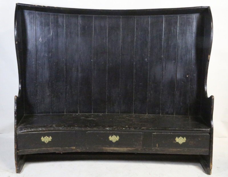 18th CENTURY PAINTED ENGLISH SETTLE WITH CURVED BK (1 of 3)