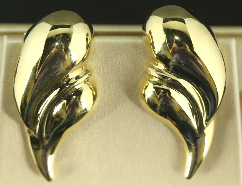 NEW PAIR OF "14KT" YELLOW GOLD EARRINGS (1 of 2)