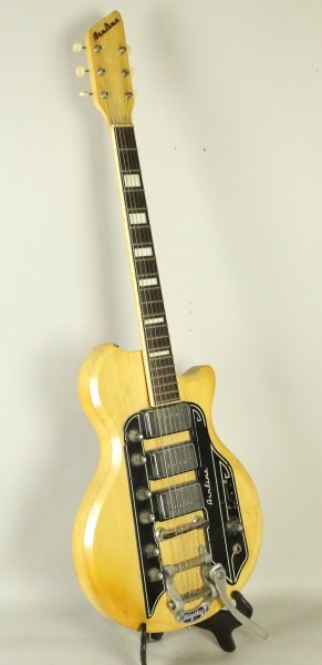 AIRLINE ELECTRIC GUITAR WITH BIGSBY: AIRLINE ELECTRIC GUITAR WITH BIGSBY AND CASE - T55736