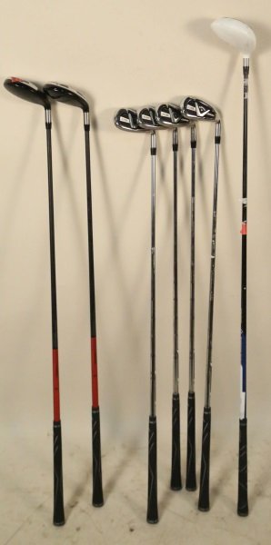 LOT OF SEVEN CALLAWAY GOLF CLUBS: LOT OF SEVEN CALLAWAY GOLF CLUBS IRONS: P, 9, 8 & 7 HYBRIDS: 5 & 6 3 WOOD Height: 44 in. by Width: 4 in. by Depth: 4 in.