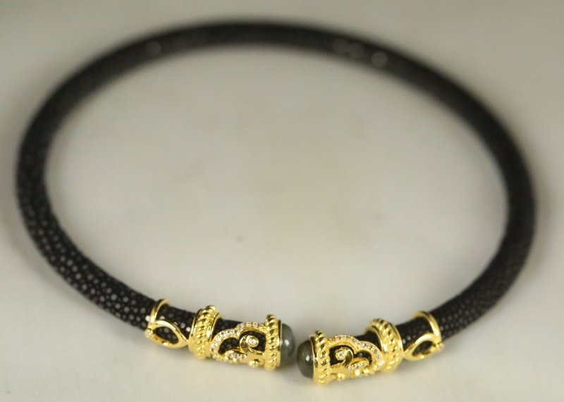 ROPE SCROLL CHOKER WITH BLACK, LABRA, GP: ROPE SCROLL CHOKER WITH BLACK, LABRA, GP.