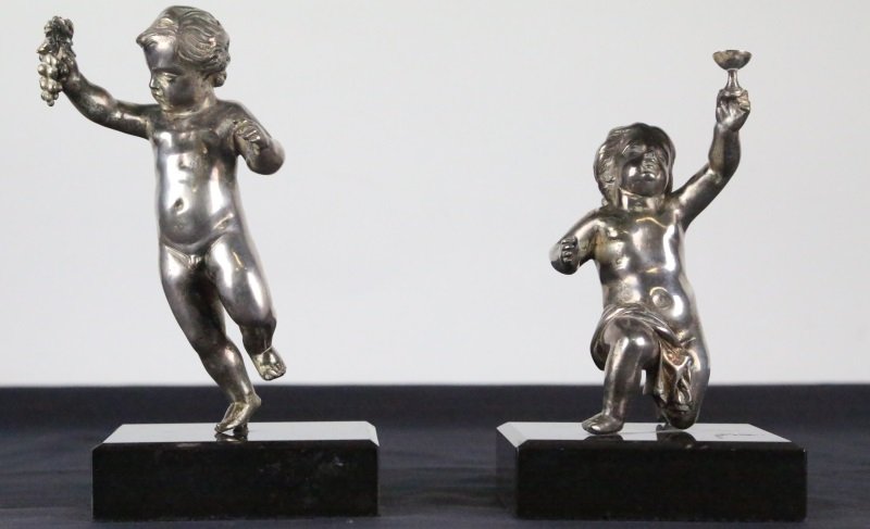 LOT OF TWO CHERUB FIGURINES ON MARBLE BASES (1 of 5)