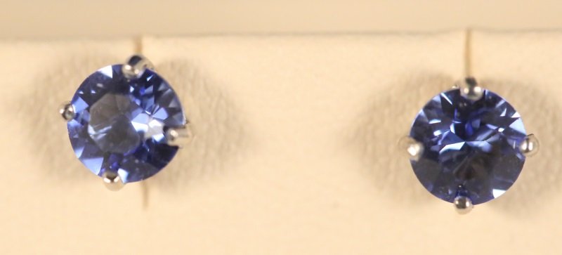 PAIR OF AMETHYST SOLITAIRE STERLING EARRINGS (1 of 3)