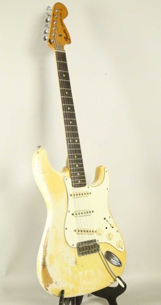 1972 FENDER STRATOCASTER ELECTRIC GUITAR: 1972 VINTAGE FENDER STRATOCASTER CUSTOM BUILT ELECTRIC GUITAR WITH CASE. PLAYED BY "HOUSTON BLUES PLAYER - LITTLE JOE WASHINGTON". SERIAL NUMBER: 574683.