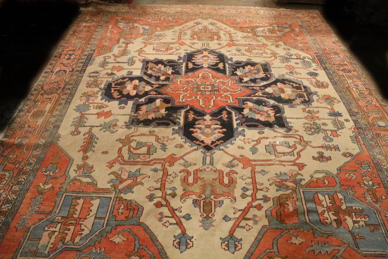 19th CENTURY FINE HAND KNOTTED PERSIAN SERAPI RUG (1 of 7)