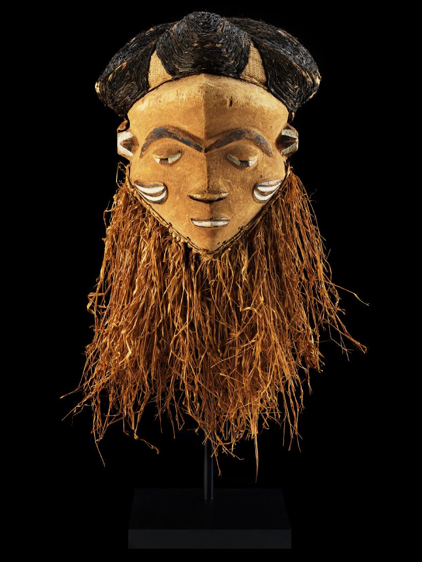 Maske, "mbuya" (1 of 2)