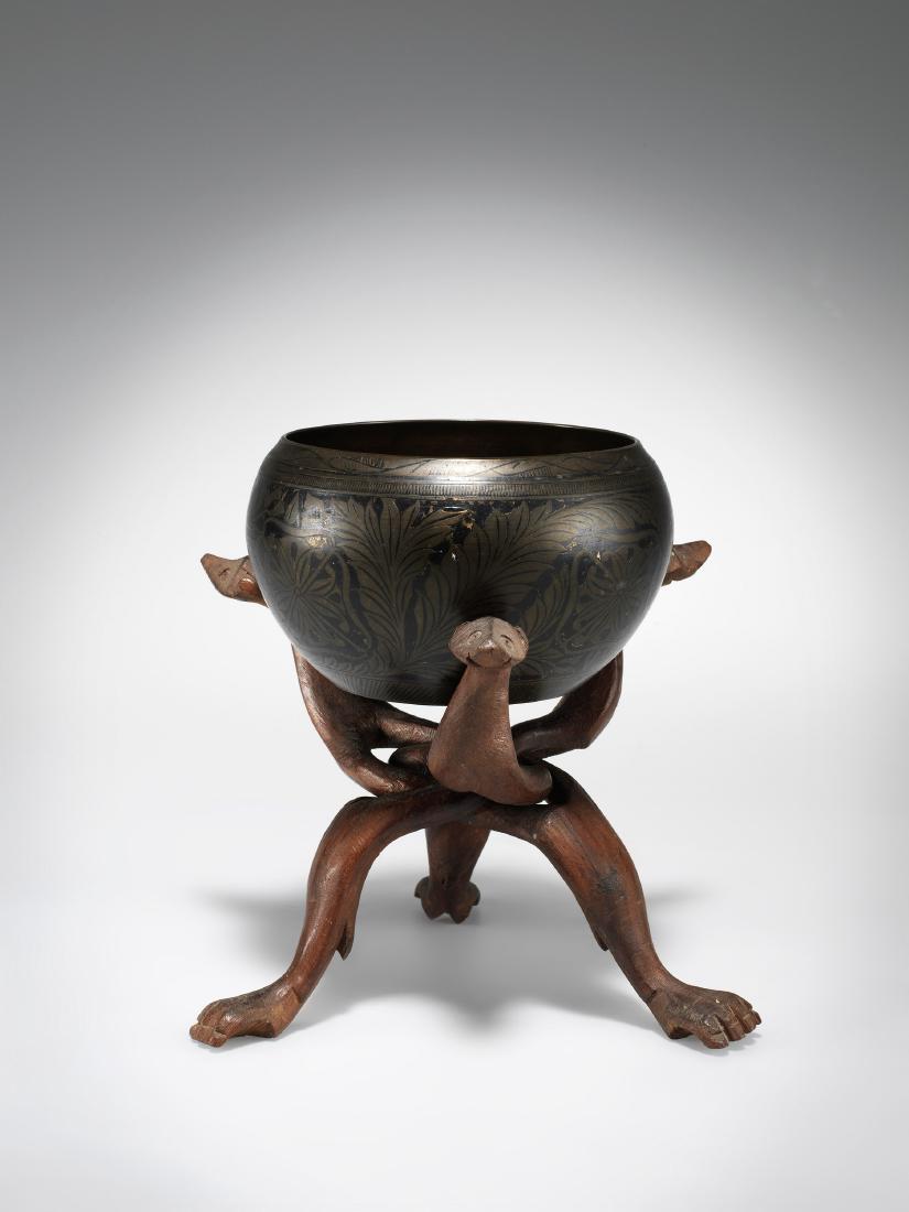 Schale auf Dreifuss (1 of 2)