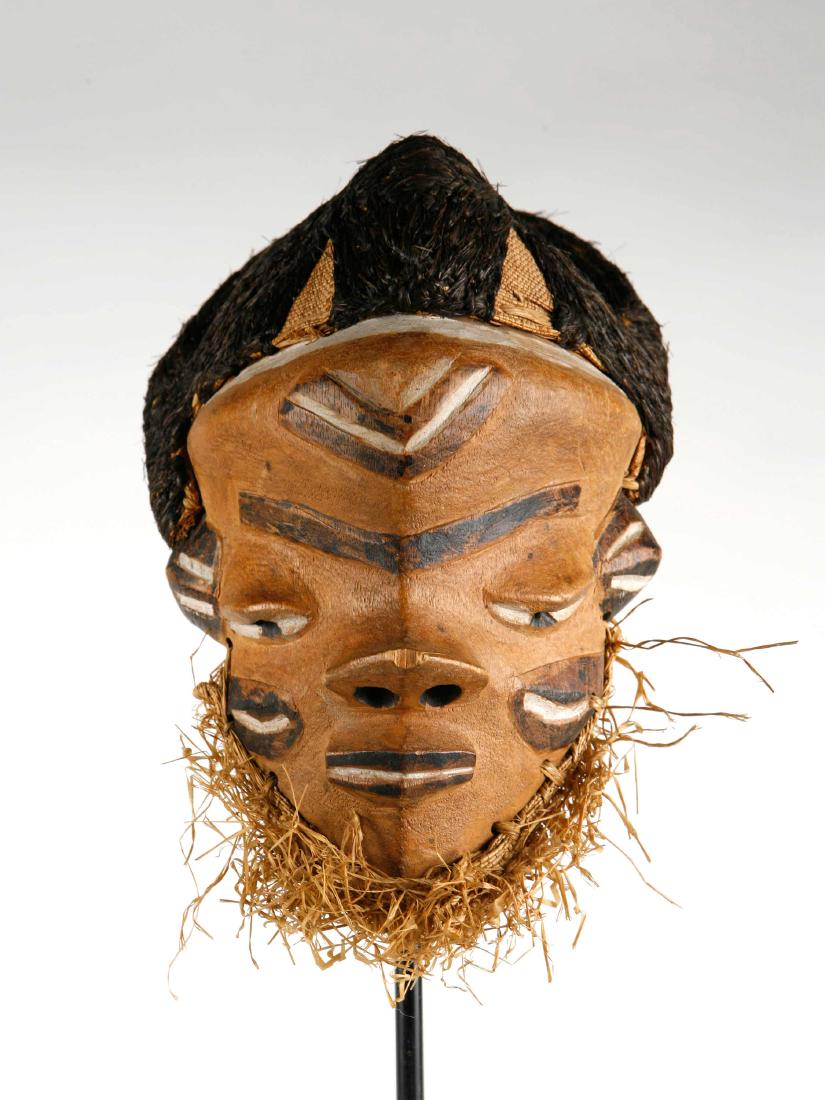 Maske, "mbuya" (no reserve price) (1 of 8)