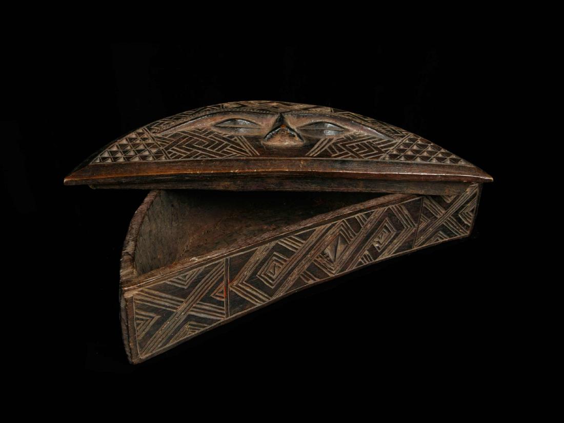 Rotholzpulver-Deckeldose (TRIBAL ART) (1 of 3)