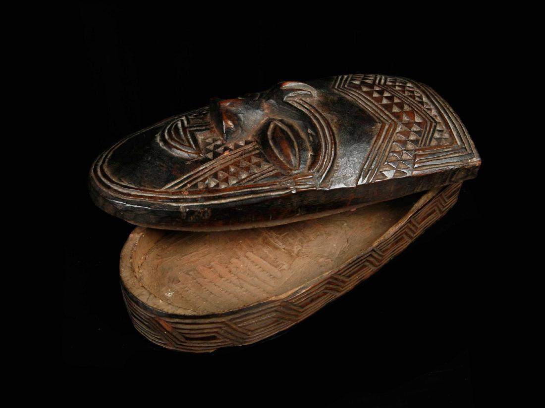 Rotholzpulver-Deckeldose (TRIBAL ART) (1 of 3)