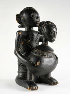 Schalenträgerin, "mboko" (TRIBAL ART): 147 Schalenträgerin, "mboko" (TRIBAL ART) Luba-Shankadi, DR Kongo Kunstgewerbe / pièce d'artisanat / handicraft Holz. H 39,5 cm. Provenienz: Nachlass Kurt Hösli-Brutschin (1928-2006), Basel. 