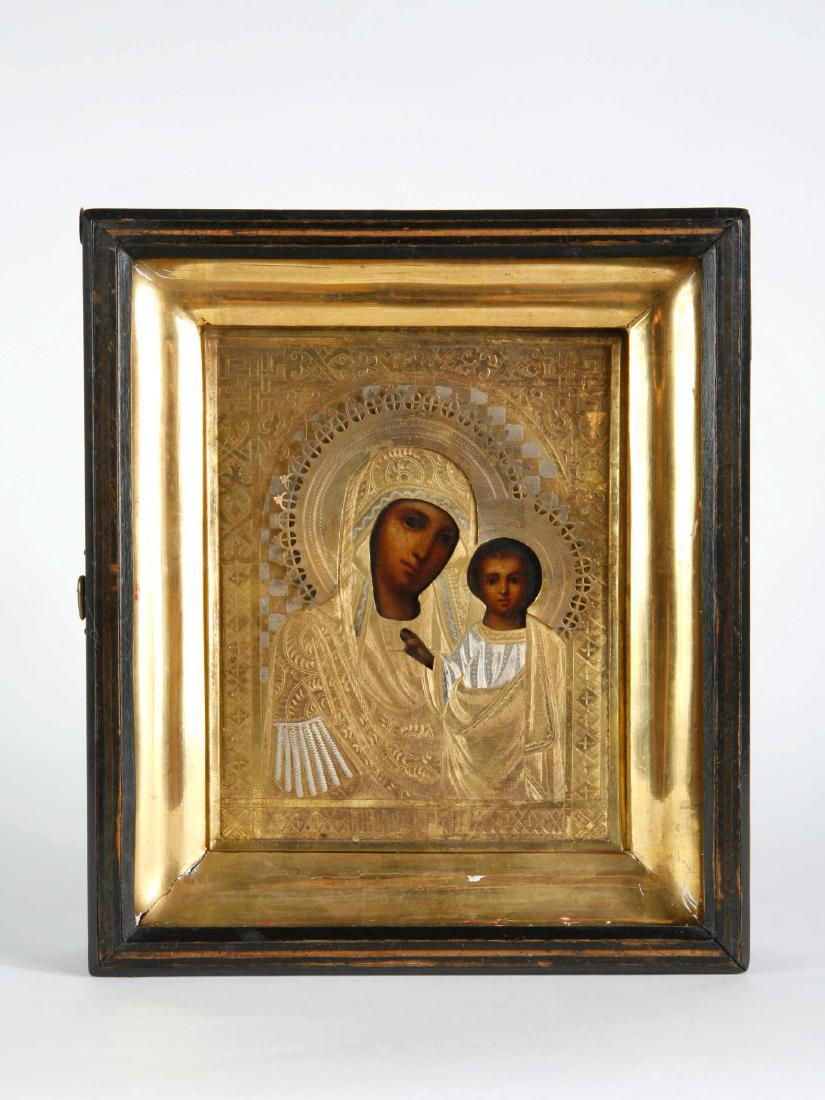 Icon with Oklad: 29 Icon with Oklad Russia Dimensions: 24.5 x 21.2 x 5.5 cm. Oklad: copper alloy in wooden box (kiot). Mother of God of Kazan, 19th century. Provenance: Private Collection, Basel. CHF 500 / 1 000 EUR 4