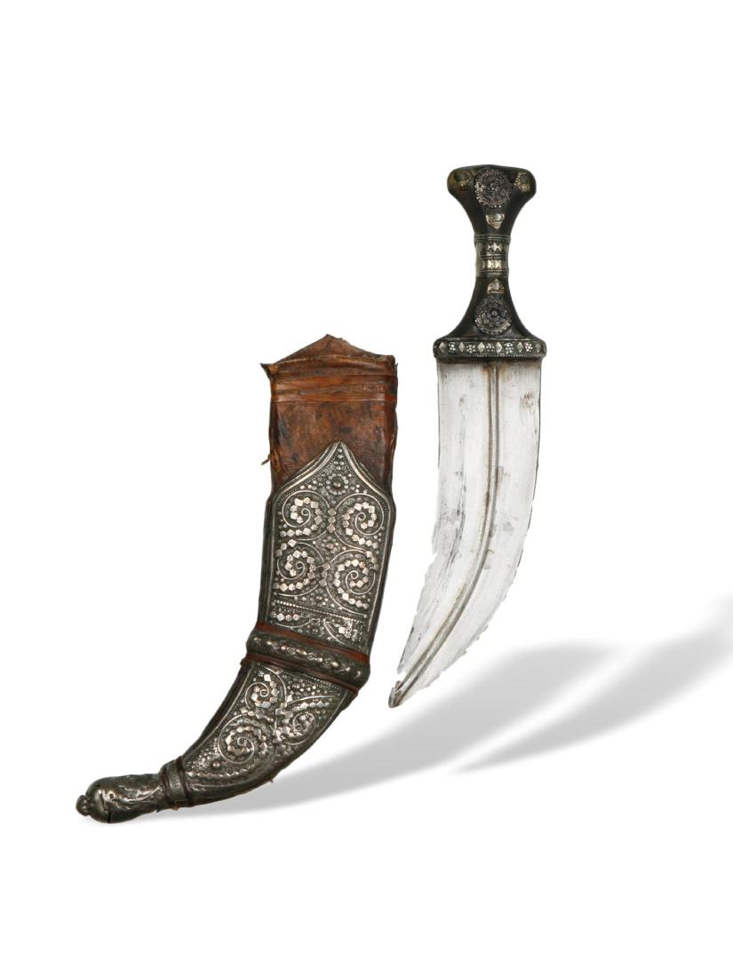 Krumdolch mit Scheide, "Jambia" (1 of 2)