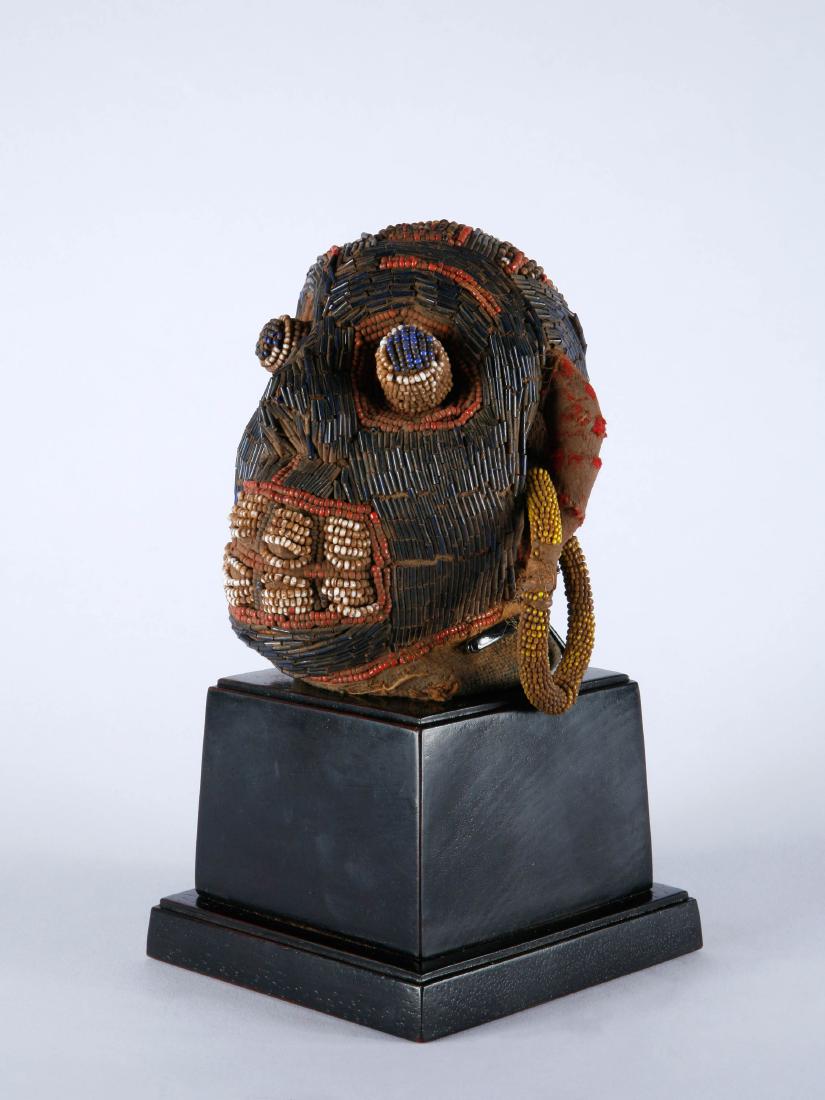 Perlenbesetzer Kopf, Kunstgewerbe (1 of 9)