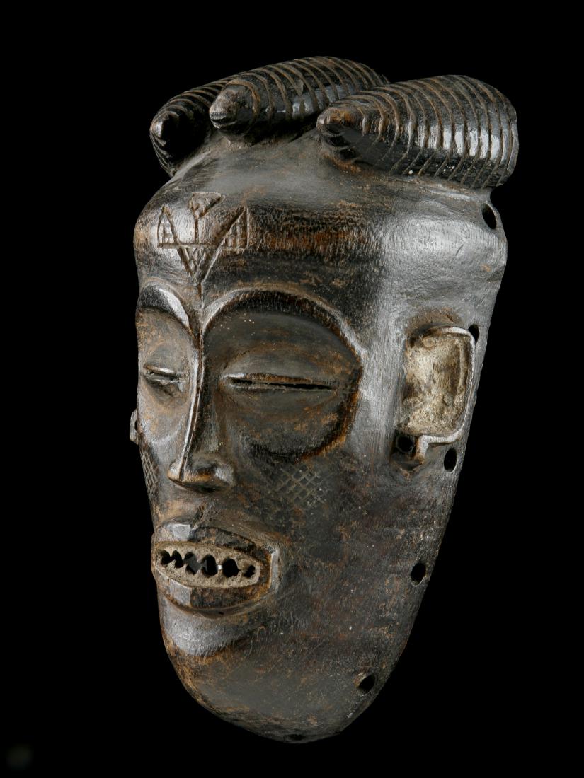 Maske, "mwana pwo" (1 of 8)