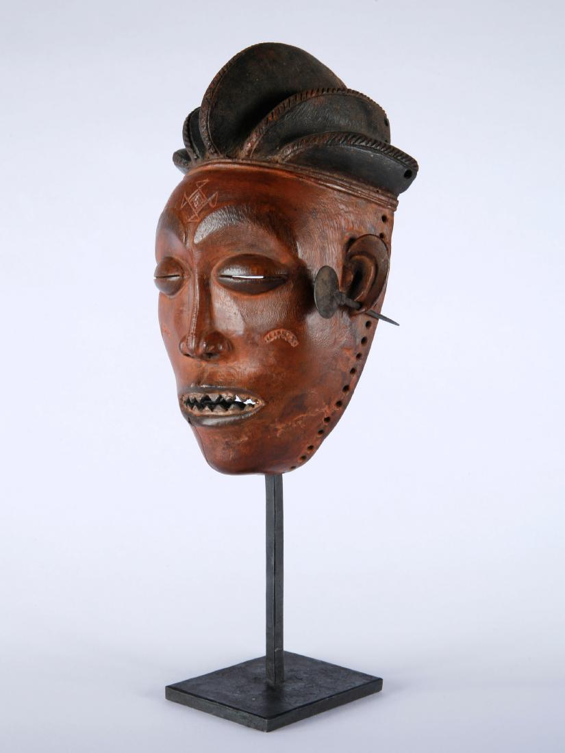 Maske, "mwana pwo" (1 of 8)