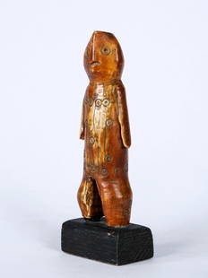 Lega Figur, "iginga" / Lega "iginga" Figure: 66 Figur, "iginga" Lega, DR Kongo Gesockelt (base included) H 11,5 cm. Provenienz: Nachlass Kurt Hösli-Brutschin (1928-2006), Basel. Publiziert: Seylaz, Paul (1971). Afrique Noire. Sculptures des col