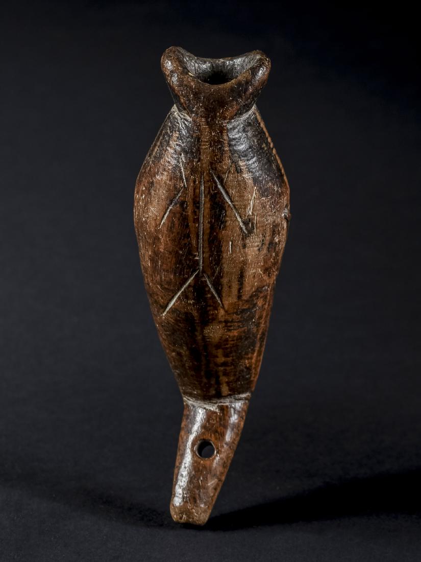 Flöte: 97 Flöte Lobi, Burkina Faso Holz. H 15 cm. Provenienz: Nachlass René David (1928-2015), Zürich. Flöten wurden quer durch Schwarzafrika so unterschiedlich verwendet, wie ihre Formen vielfältig war