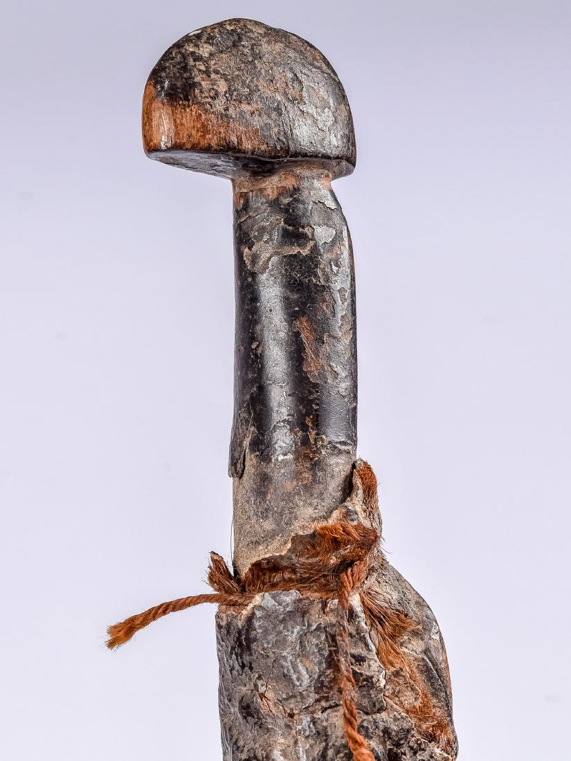 Querhorn: Querhorn Bamana, Mali Gesockelt (base included) Holz, Leder. H 64 cm. Provenienz: Nachlass Gottfried Honegger (1917-2016), Zürich. CHF 100 / 200 EUR 86 / 172