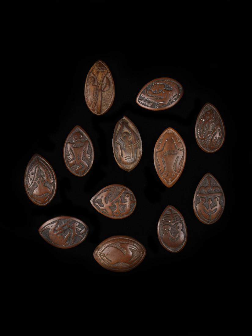 12 Abbia-Spielsteine, "mvia" (1 of 14)