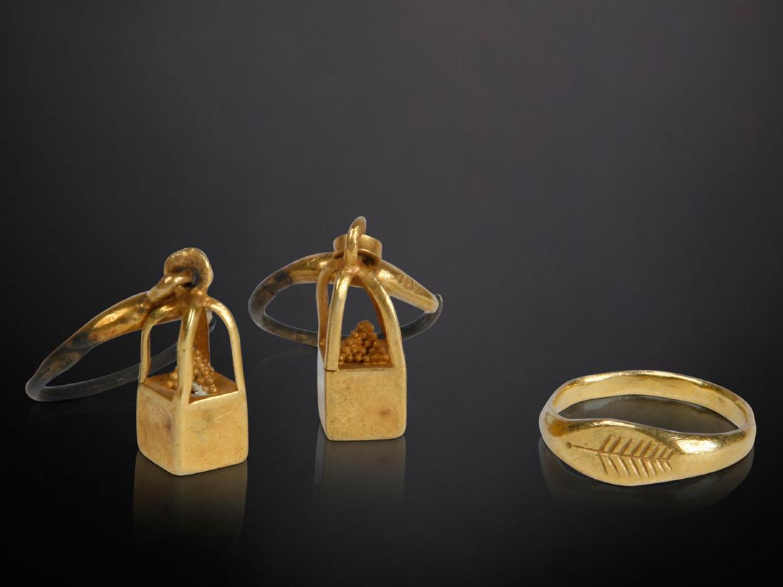 Fingerring an Earrings, Ancient Roman (1 of 2)