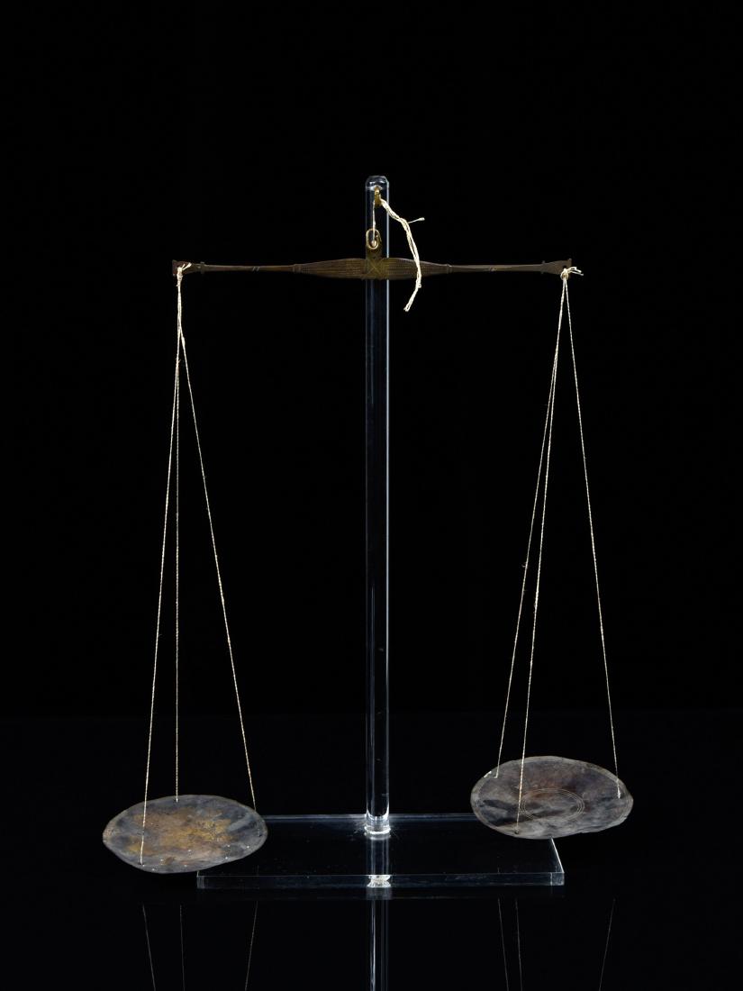 Goldstaub-Waage, "nsania" (1 of 5)