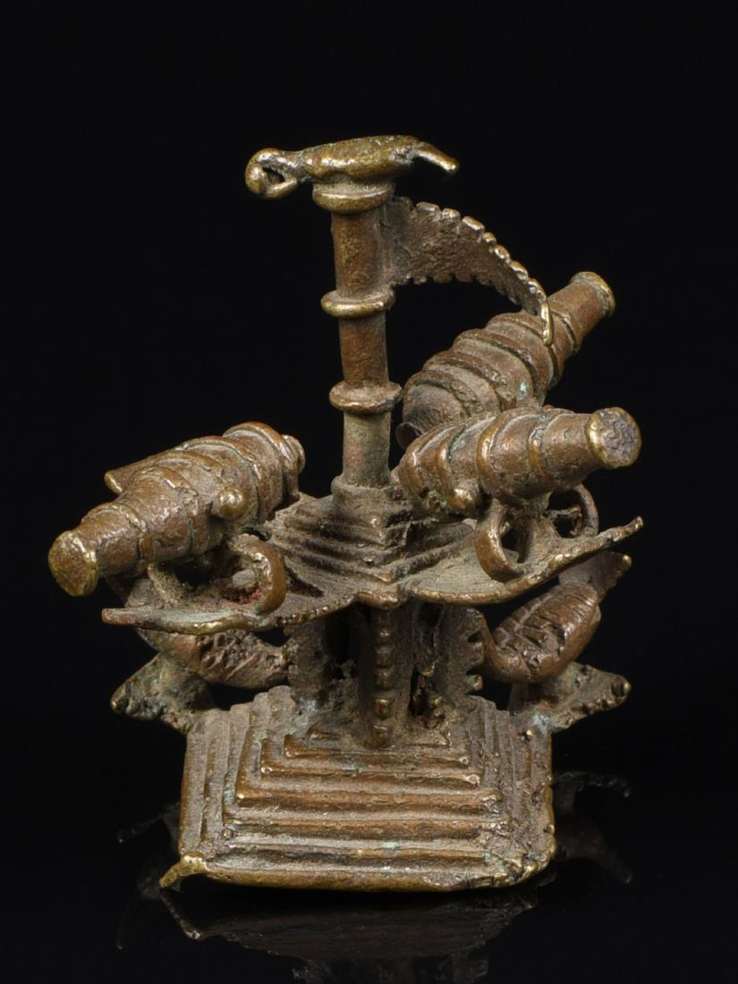 Goldgewicht (1 of 3)