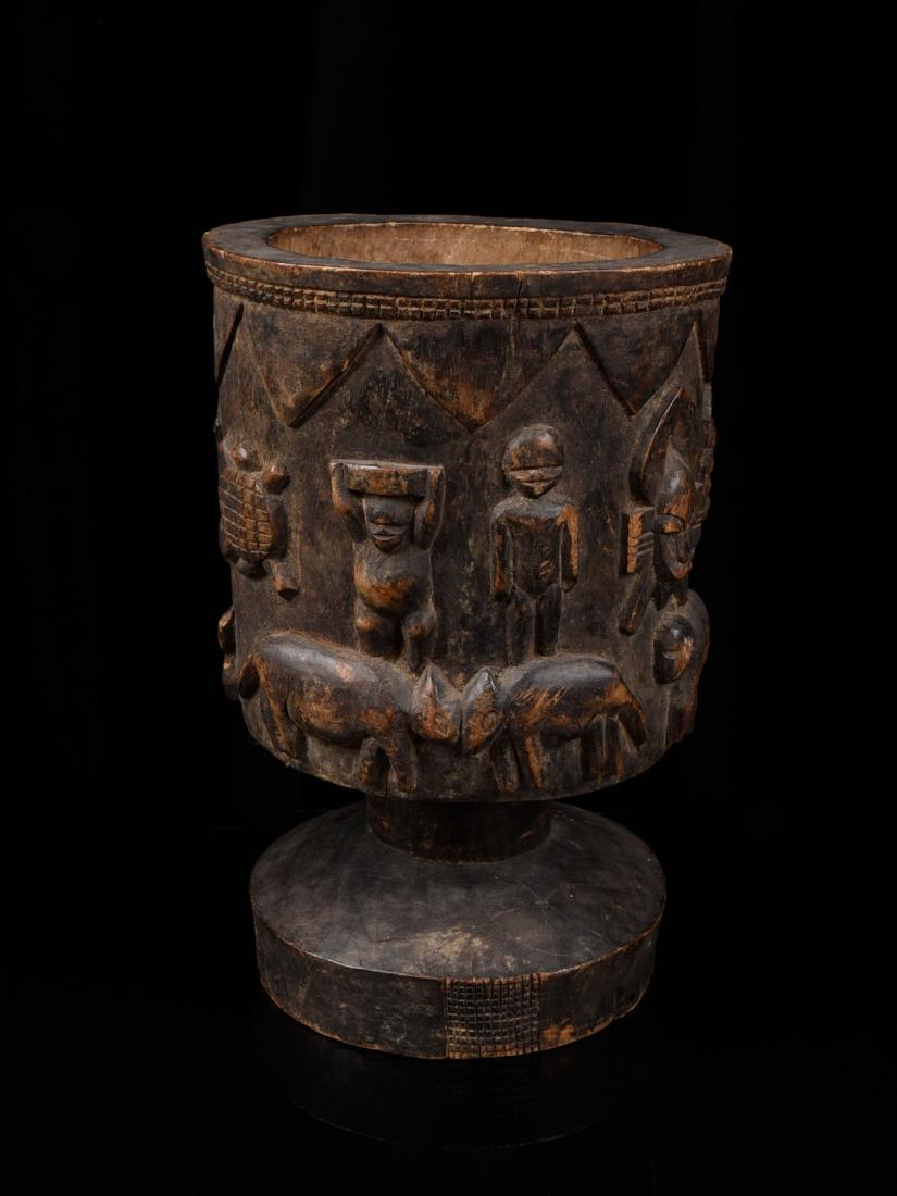 A SENUFO CONTAINER (1 of 20)