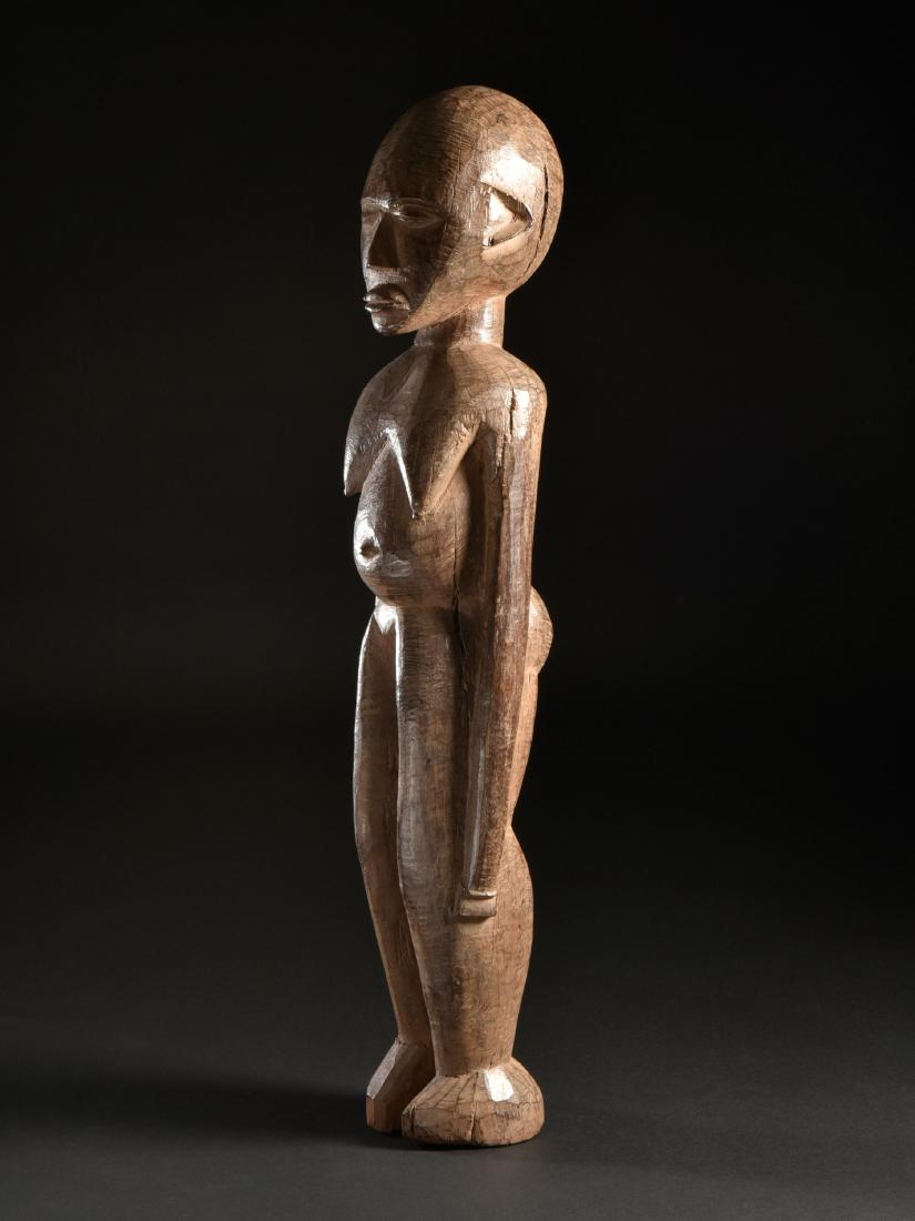 A LOBI "BATEBA" FIGURE (1 of 18)