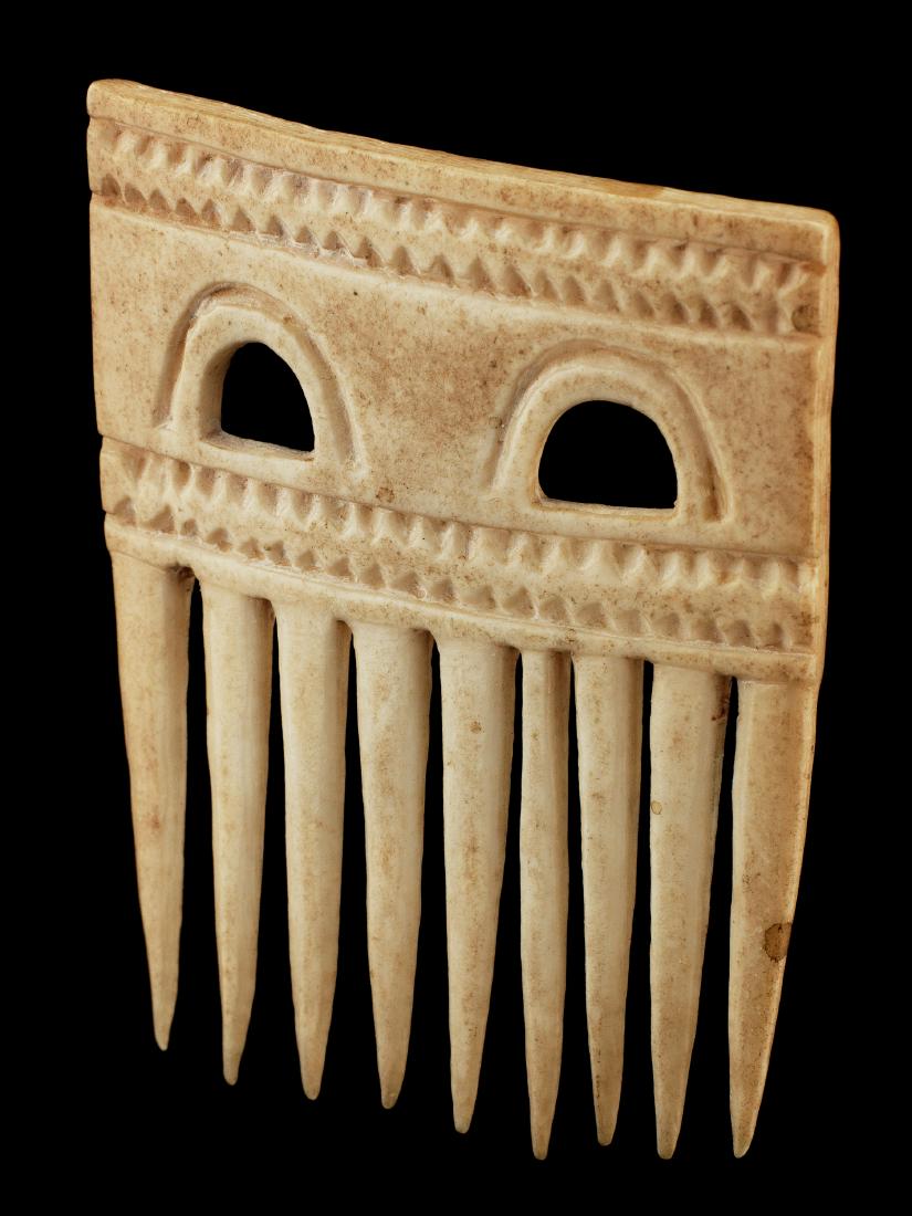 A Baule "kwekwe" Comb (1 of 4)