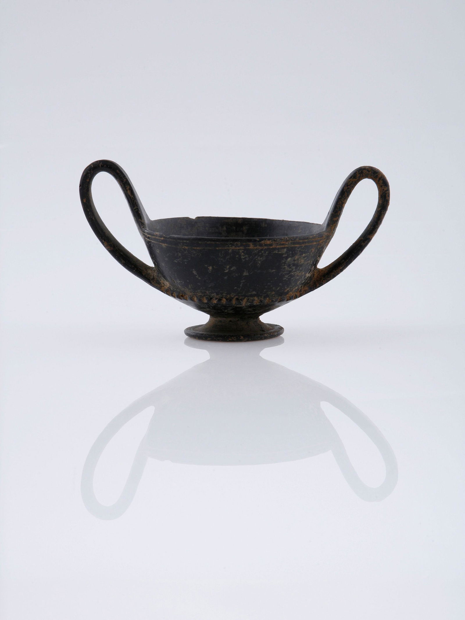 An Etruscan Two-Handled Skyphos (1 of 9)
