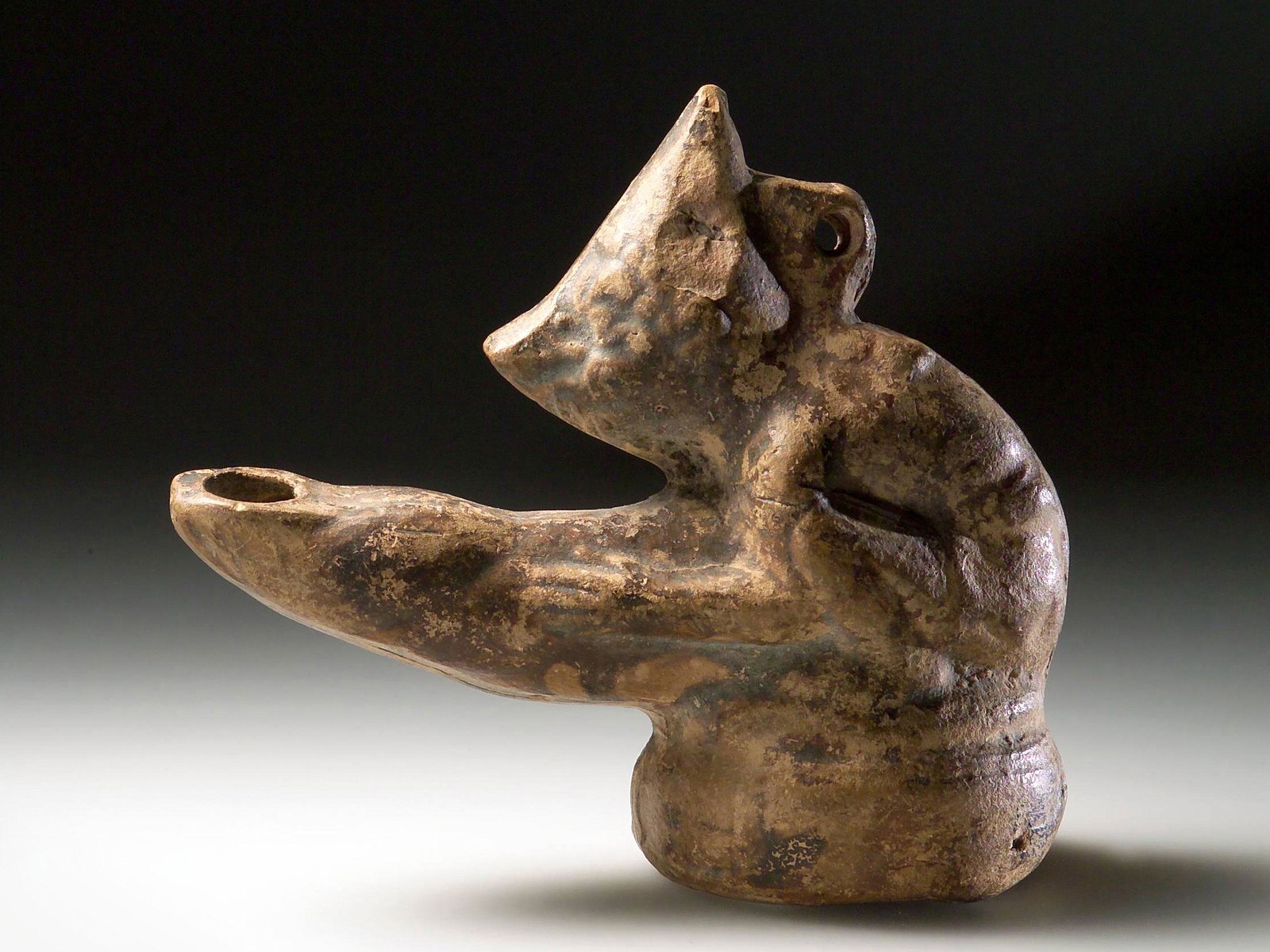 A Roman Lamp in the Shape of a Nude Man: LAMPE IN FORM EINES MANNES MIT GROSSEM PHALLOS Römisch Ohne Sockel / without base Keramik. H 8,8 cm. L 9,7 cm. Provenienz: Privatsammlung K. S., Köln. 1. Jh. n. Chr. Altes, nicht lesbares Inventaret