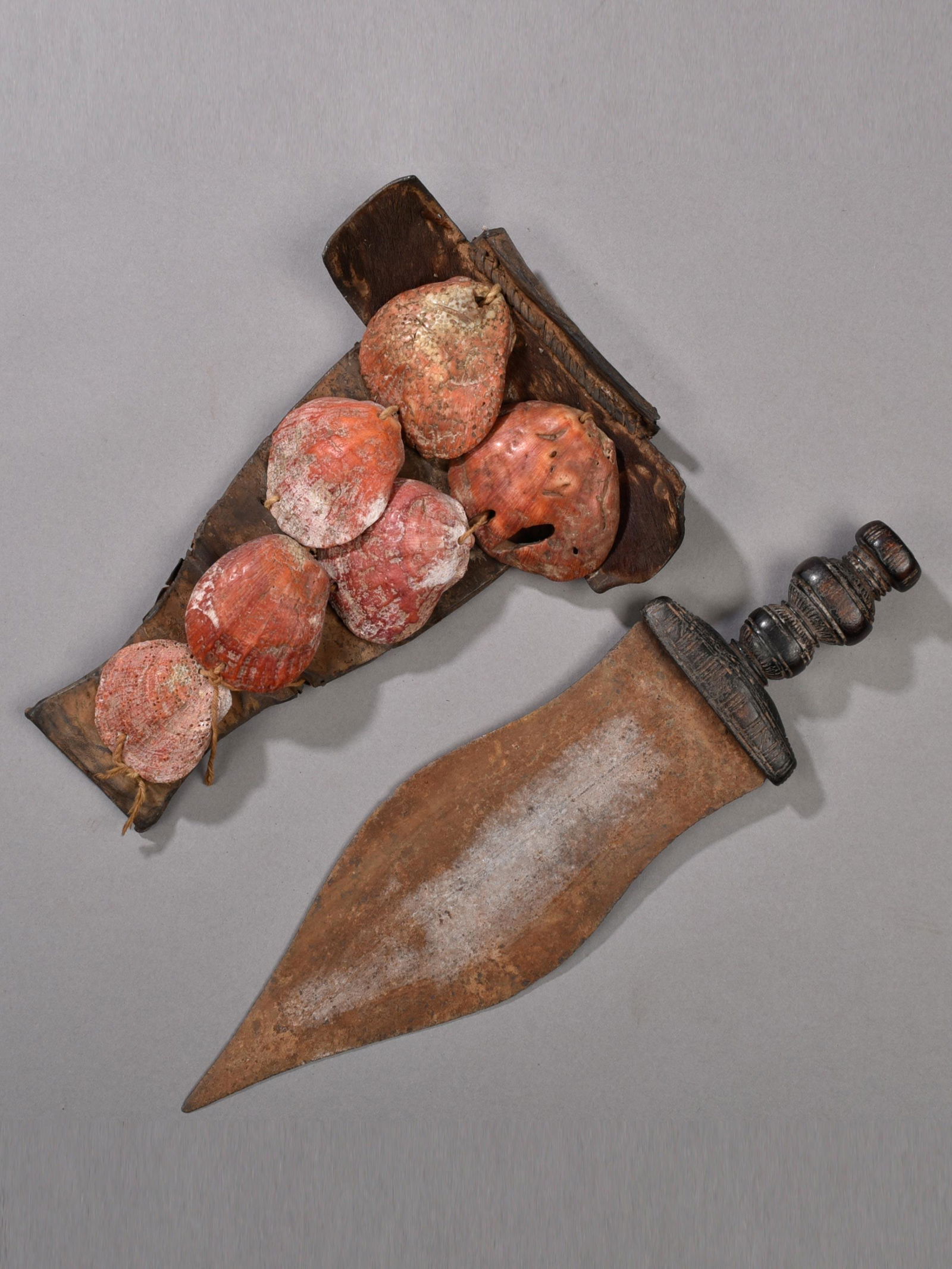 A Baule Dagger with Sheath, "lalié" (1 of 7)
