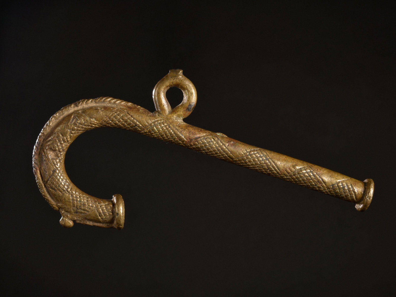 A Lobi Bronze Amulet: Amulett Lobi, Burkina Faso Ohne Sockel / without base Gelbguss. B 11,5 cm. Provenienz: Nachlass René David (1928-2015), Zürich. Ausgestellt: Musée International du Golfe de Guinée, Togo (2005-2011