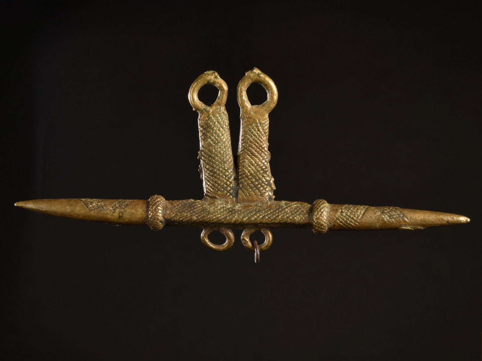 A Lobi Bronze Amulet: Amulett Lobi, Burkina Faso Ohne Sockel / without base Gelbguss. H 6 cm. B 14,5 cm. Provenienz: Nachlass René David (1928-2015), Zürich. Ausgestellt: Musée International du Golfe de Guinée, Togo (2