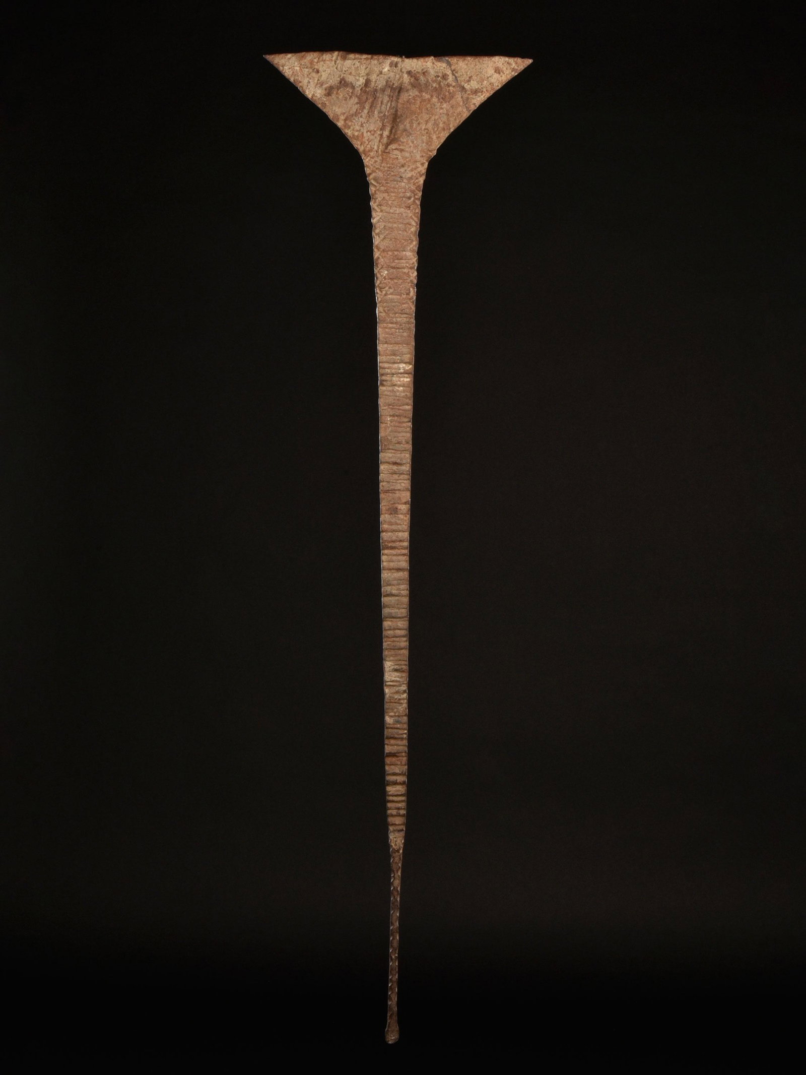 An Igala Iron Currency: Vormünzliches Zahlungsmittel Idoma, Nigeria Ohne Sockel / without base Eisen. H 76 cm. Provenienz: Helmut und Marianne Zimmer, Zürich. CHF 100 / 200 EUR 86 / 172