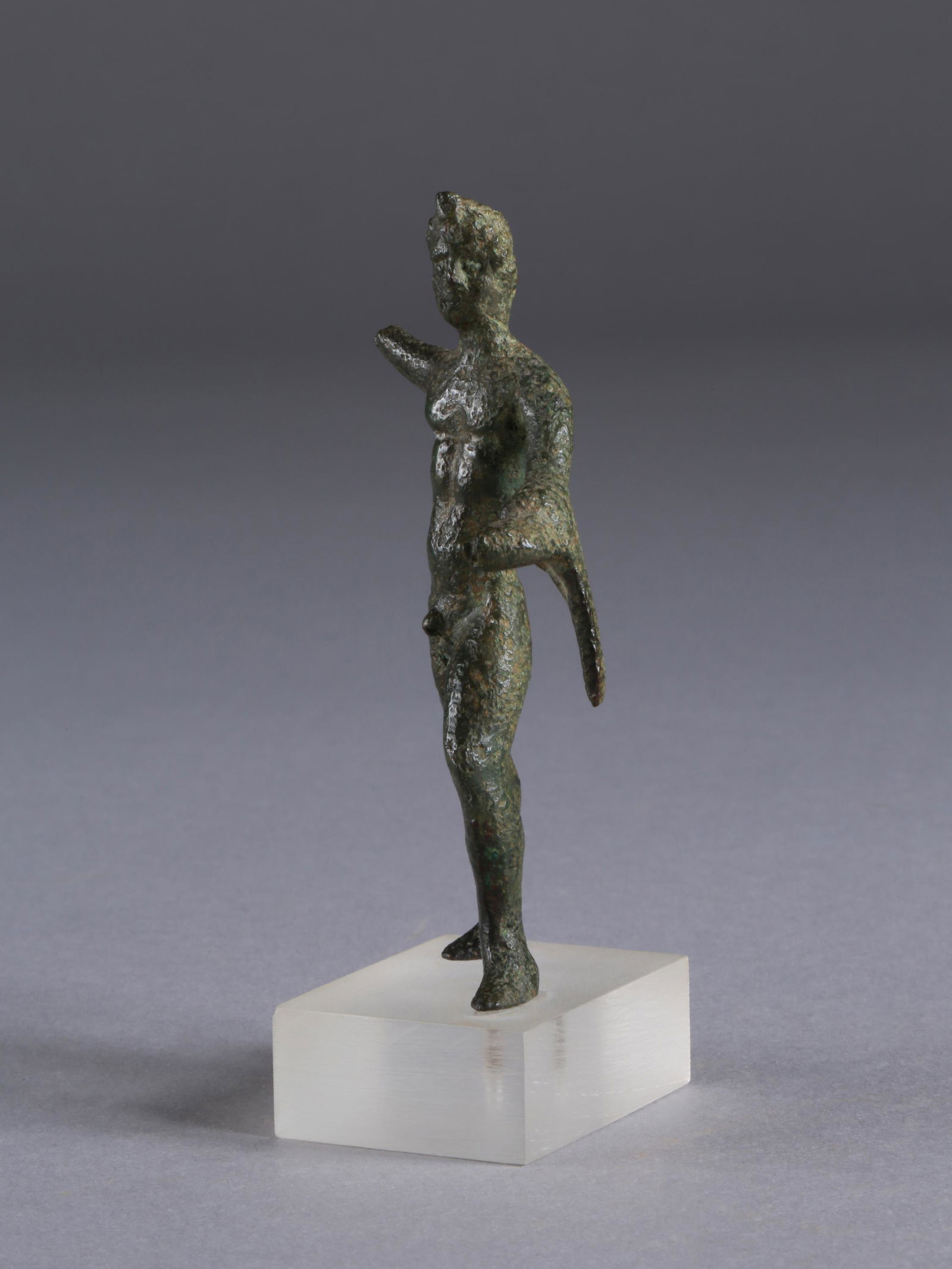 An Italic Figure of Herakles: STATUETTE DES HERAKLES Italisch, Sabellisch Mit Sockel / with base Bronze. H 9 cm. Provenienz: Wladimir Rosenbaum (1894-1984). 3. - 2. Jh. v. Chr. September 2015 bei Drouot (Paris) unverkauft. CHF 700