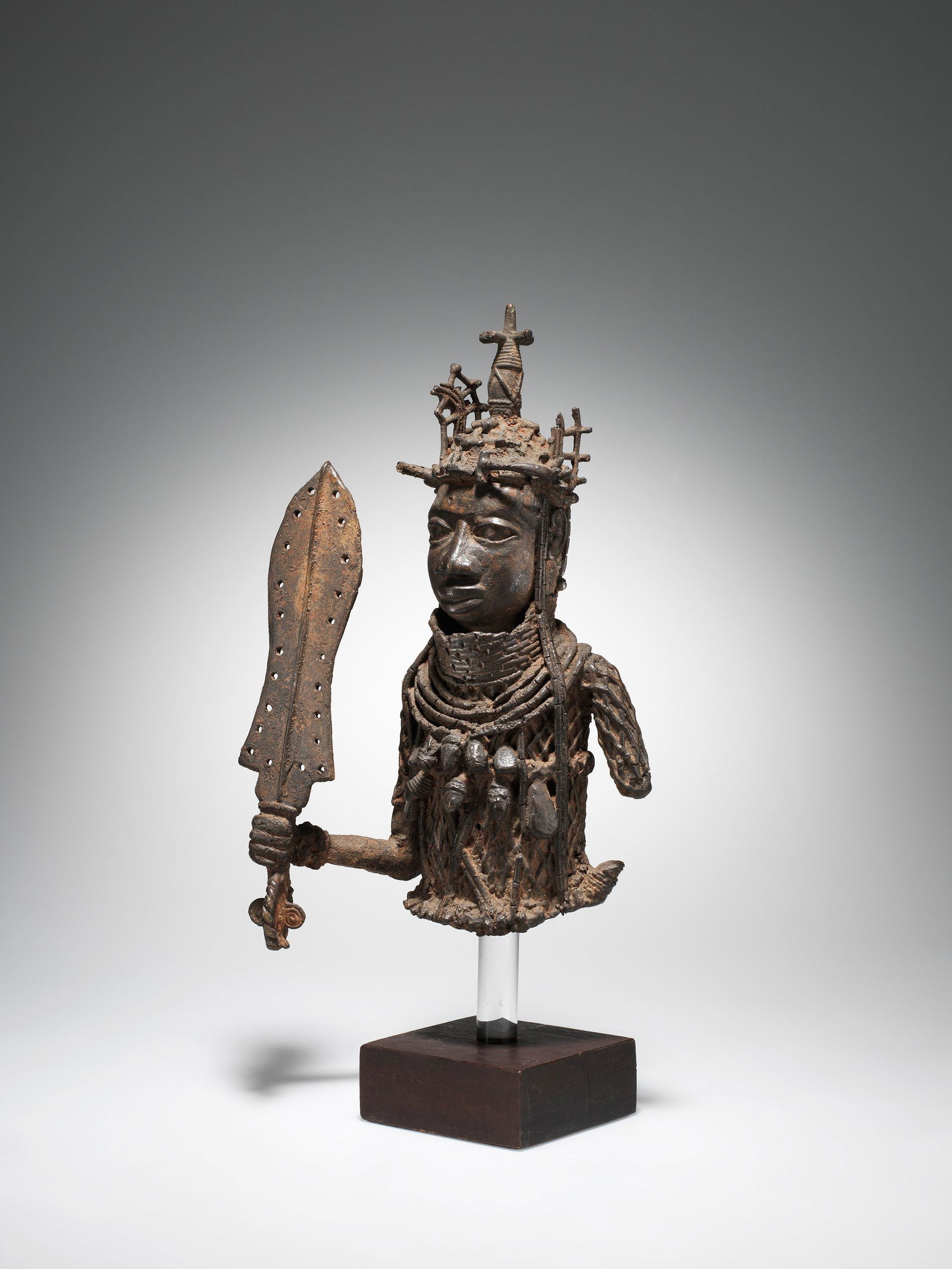 An Edo Bust of a King (Oba) (1 of 20)