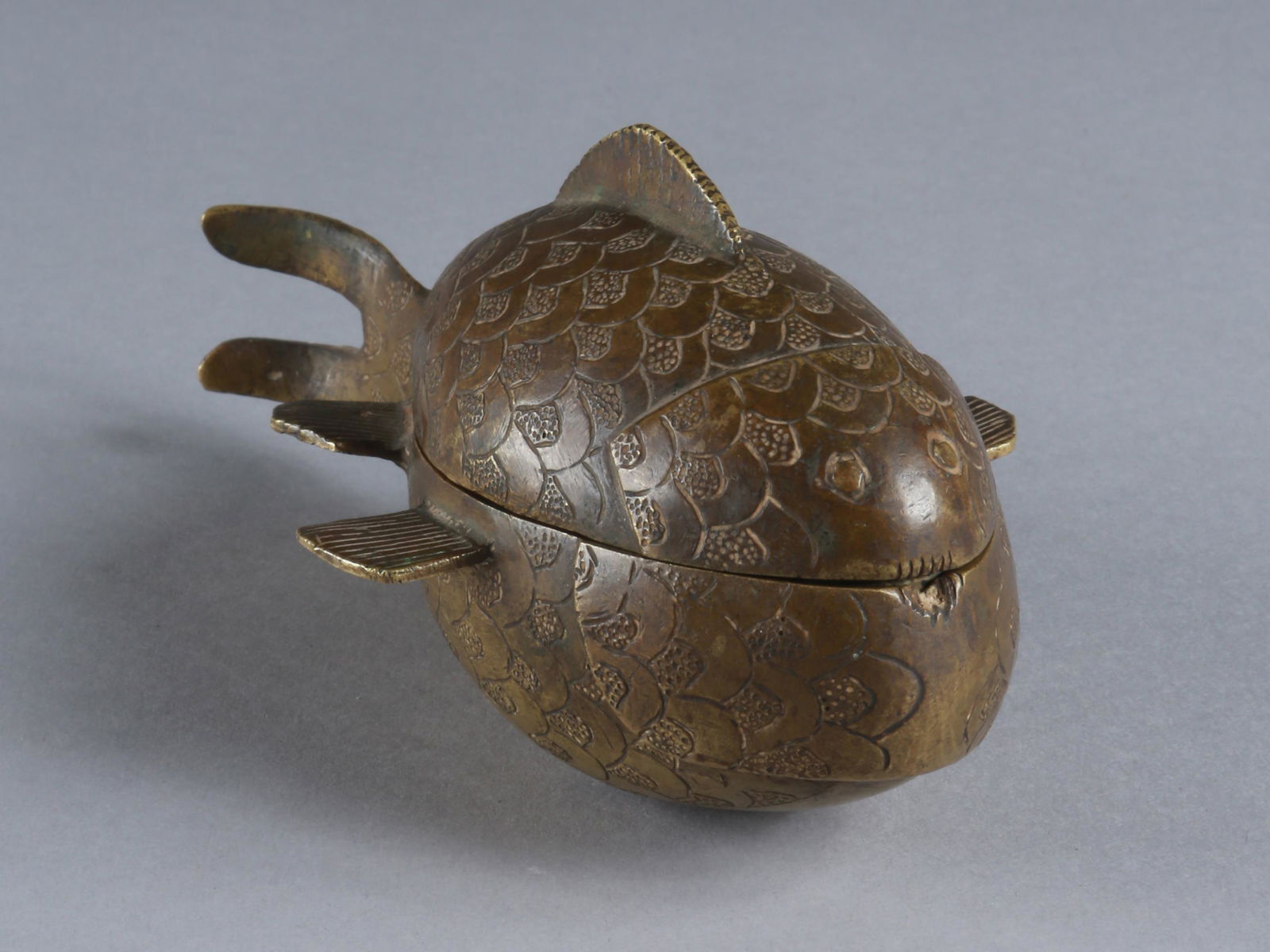 An Edo lidded Container, Fisch (1 of 12)