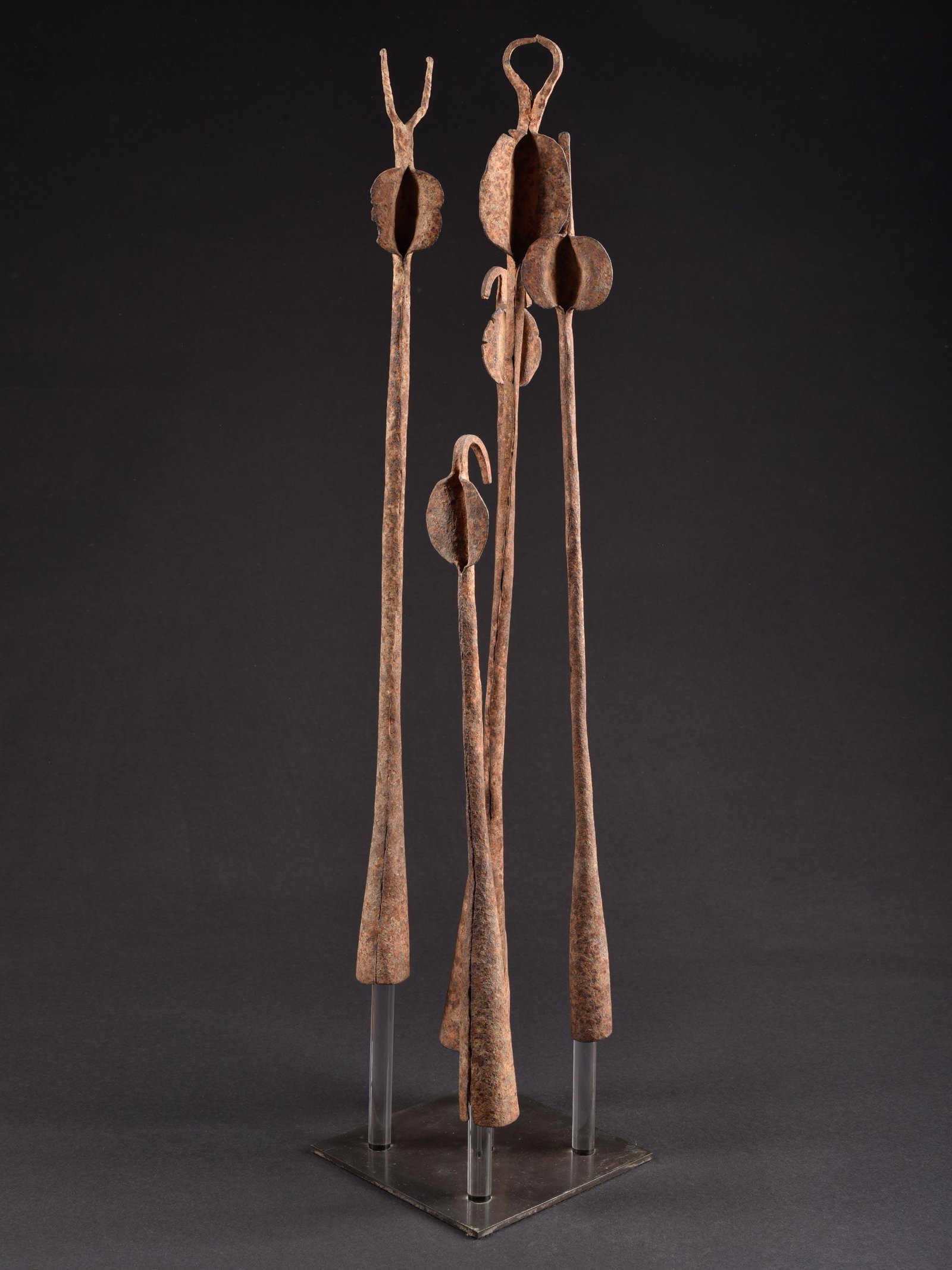 4 Bamana Iron Trumpets: 4 Trompeten Bamana, Mali Mit Sockel / with base Eisen. H 46-69 cm. Provenienz: Helmut und Marianne Zimmer, Zürich. CHF 100 / 200 EUR 86 / 172
