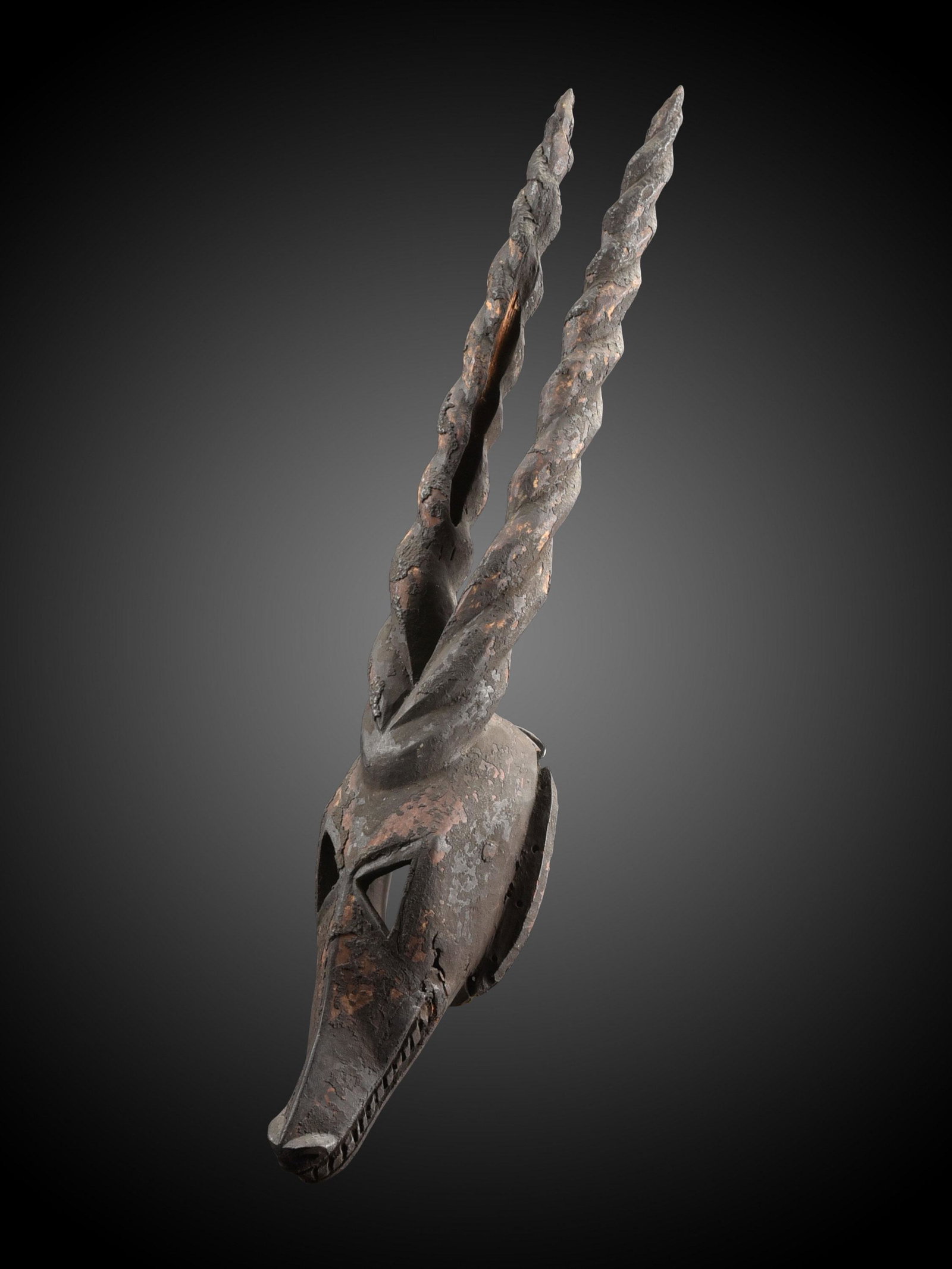An Ogoni Mask, "karikpo": Maske, "karikpo" Ogoni, Nigeria Ohne Sockel / without base Holz. H 67 cm. Provenienz: - Antonio Fiacco, Zürich. - Helmut und Marianne Zimmer, Zürich. Karikpo, das elegante, gehörnte Tier, steht fü