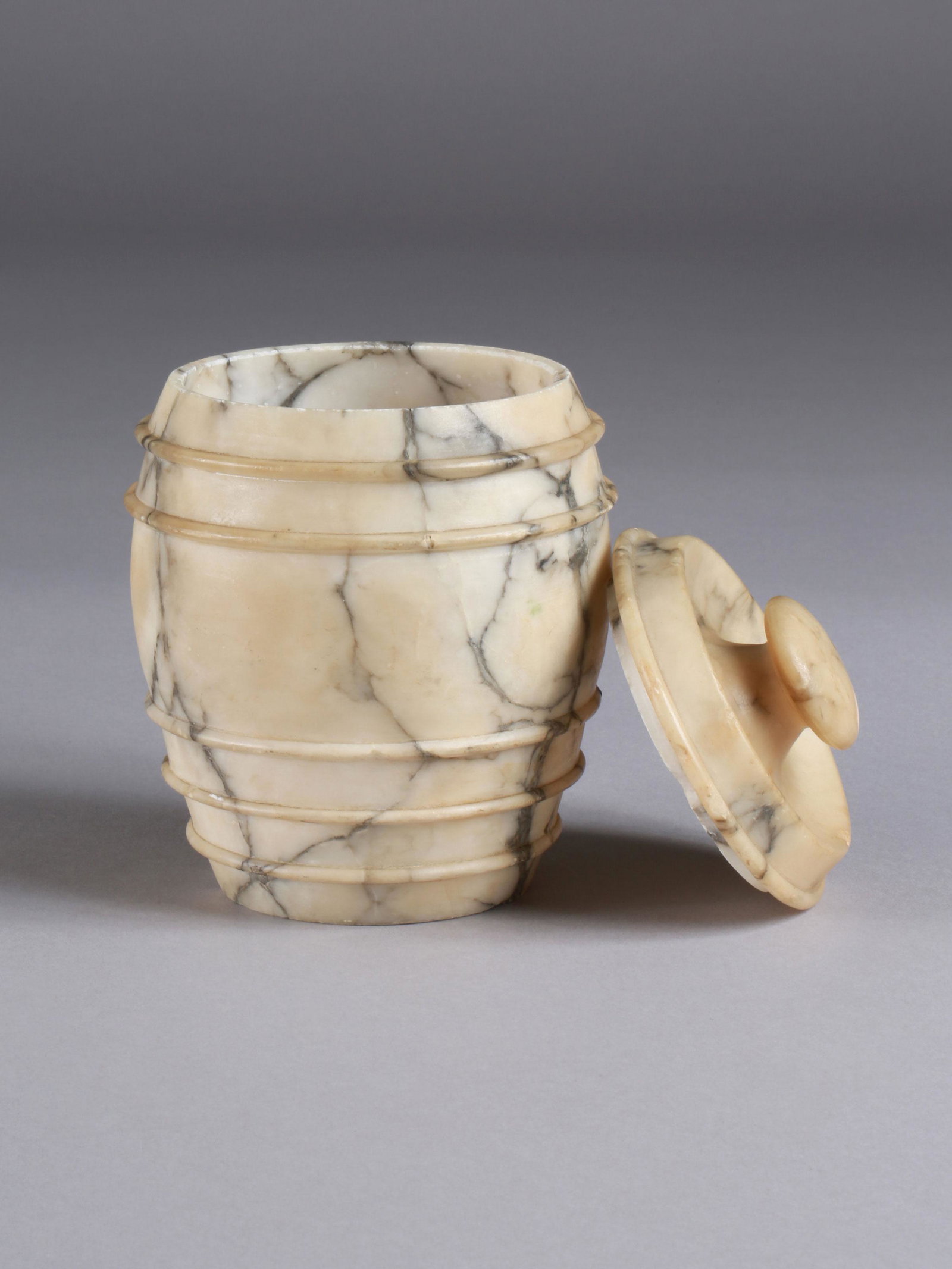A Lidded Container: Deckelgefäss Ohne Sockel / without base Stein. H 16 cm. Ø 9,5 cm. Provenienz: Nachlass Robert Guy, Basel. CHF 20 / 40 EUR 17 / 34