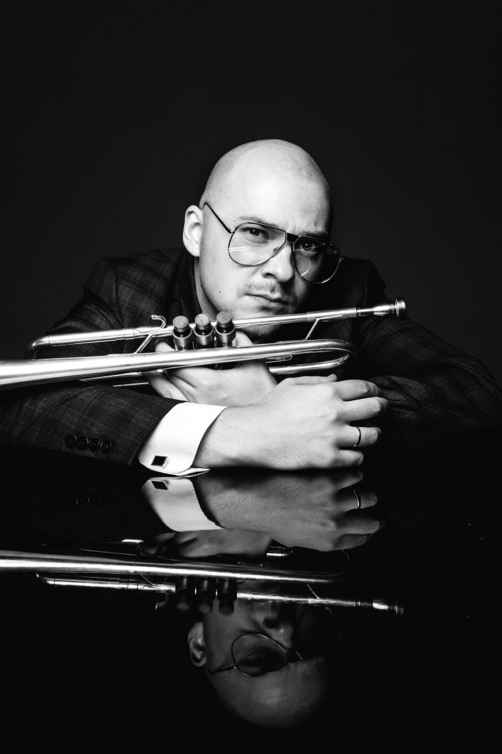 Private Online-Concert, Yakiv TSVIETINSKYI: Privates Online-Konzert von Yakiv TSVIETINSKYI Jazz-Trumpet, Ukraine H 185 In these difficult time we have a unique occasion to support our friend Yakiv, a brilliant trumpeter and composer who has bee