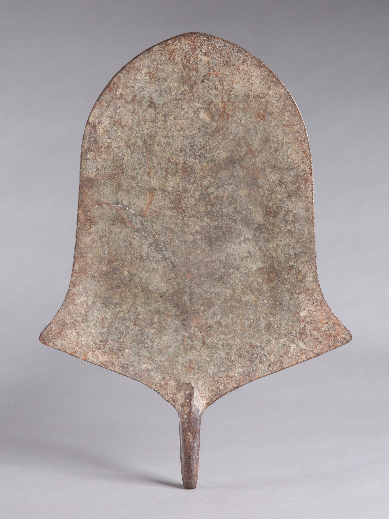 An Afo Iron Currency: Vormünzliches Zahlungsmittel Angas / Afo, Nigeria Ohne Sockel / without base Eisen. H 62 cm. B 43 cm. Provenienz: Helmut und Marianne Zimmer, Zürich. Der Wert dieses Geldes lag im Rohmaterial Eisen,