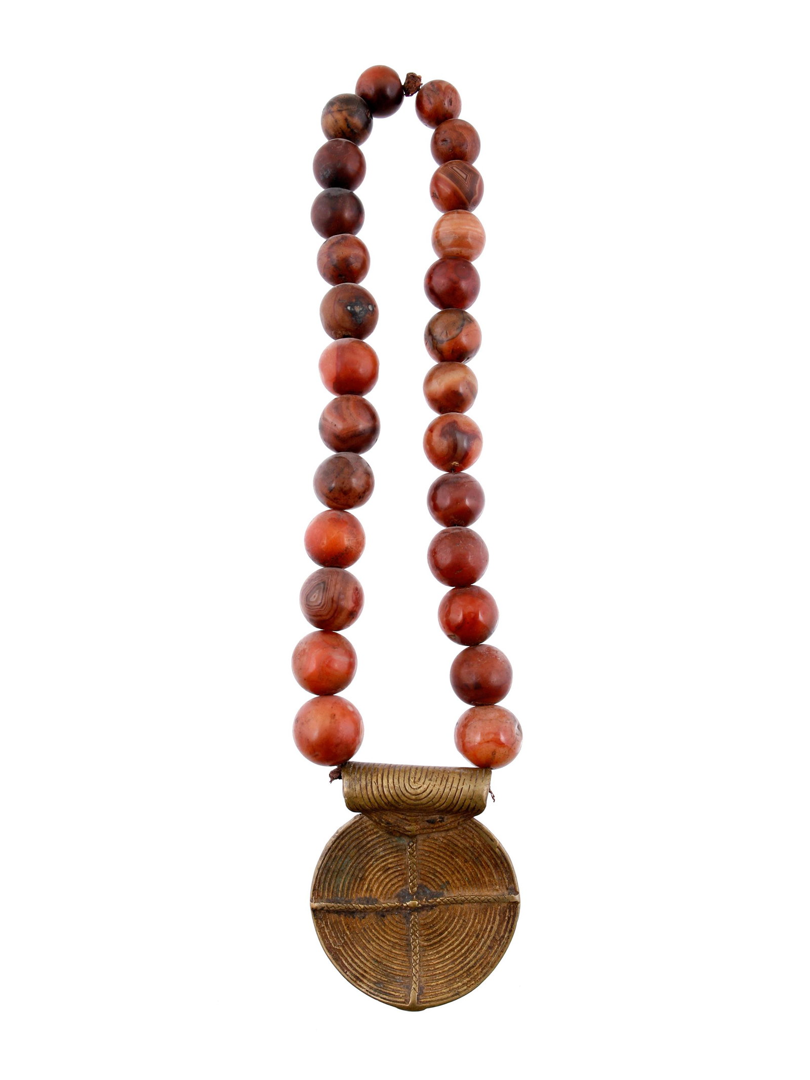 Necklace with central pendant "benyop": Collier mit zentralem Anhänger "benyop" Adi-Minyong, Indien, Arunachal Pradesh Ohne Sockel / without base Gelbguss, Achat. H 9 cm. L 29 cm. Provenienz: Helmut und Marianne Zimmer, Zürich. Anlässlic